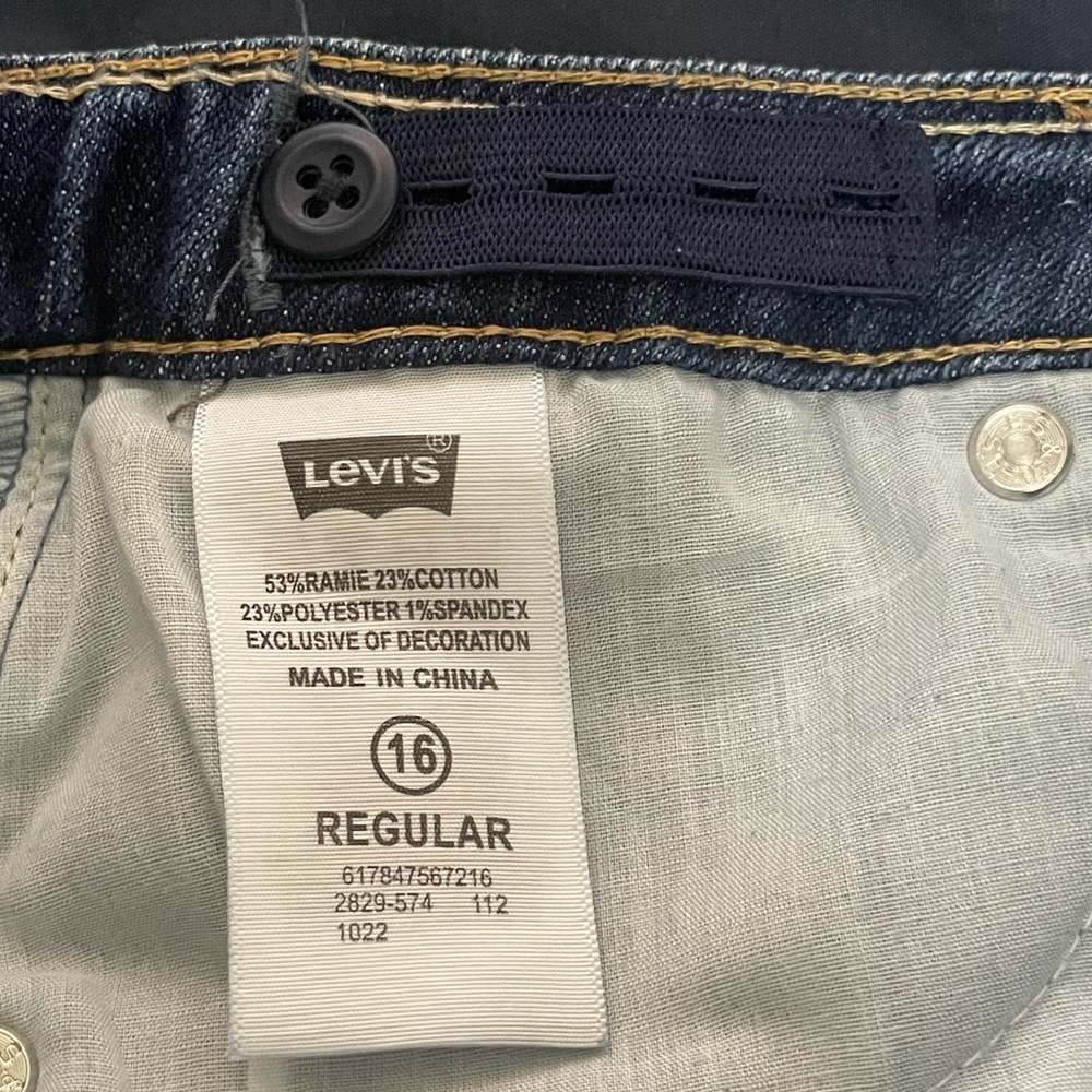 LEVI’S jean shorts - Picture 5 of 5